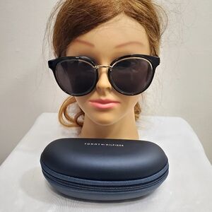 Black Sunglasses Gold Details with Case